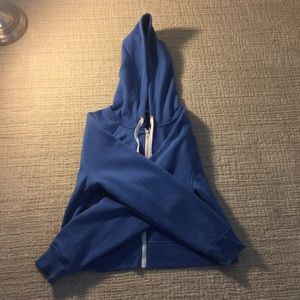 soft cropped hoodie!